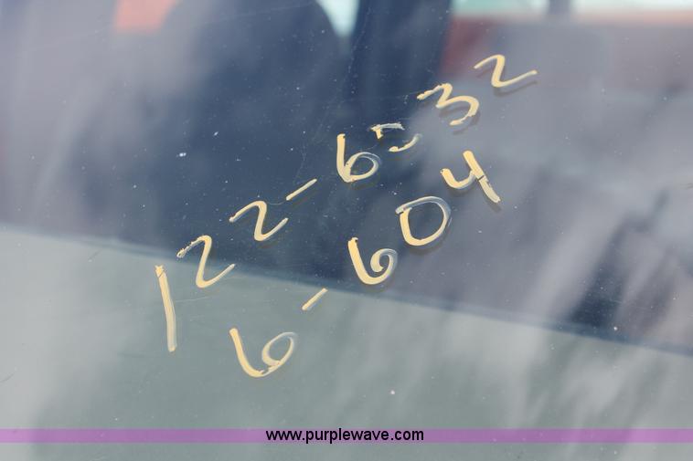 image for item E2925 2002 Chevrolet Silverado 2500HD Crew Cab utility truck