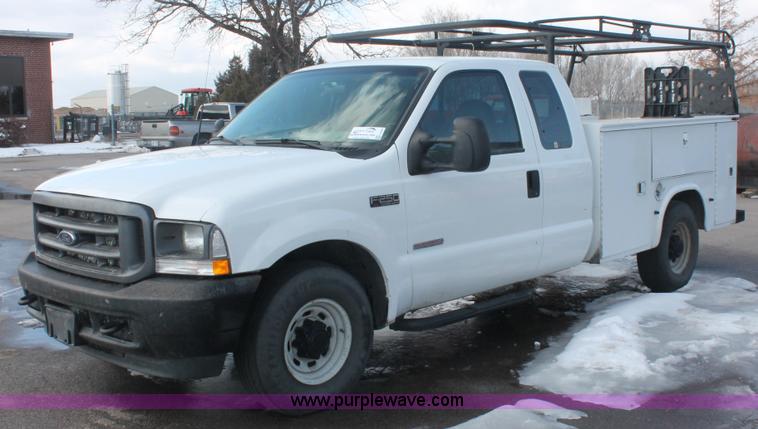 image for item E2926 2003 Ford F250 XL SuperCab pickup truck