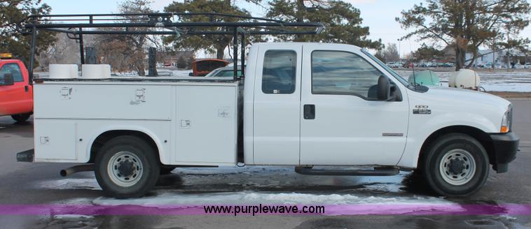 image for item E2926 2003 Ford F250 XL SuperCab pickup truck