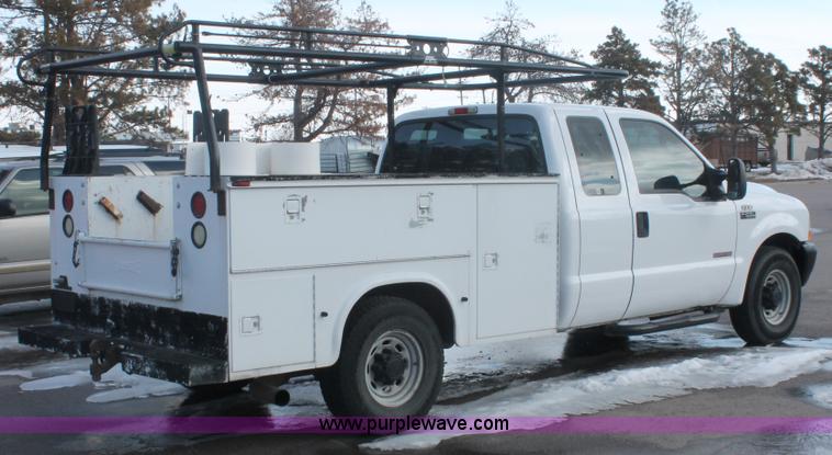 image for item E2926 2003 Ford F250 XL SuperCab pickup truck