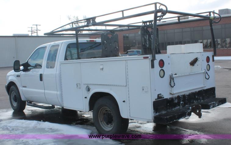 image for item E2926 2003 Ford F250 XL SuperCab pickup truck