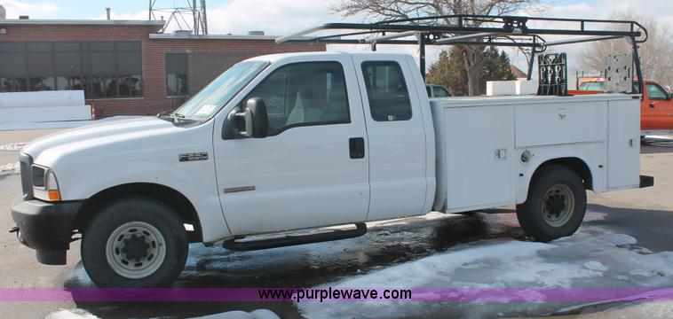 image for item E2926 2003 Ford F250 XL SuperCab pickup truck