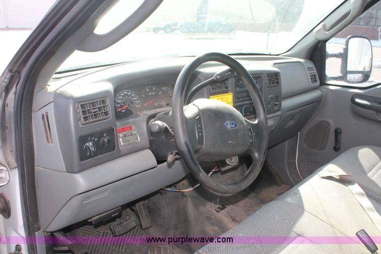 image for item E2926 2003 Ford F250 XL SuperCab pickup truck