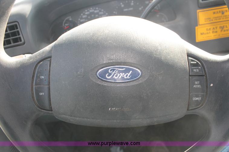 image for item E2926 2003 Ford F250 XL SuperCab pickup truck