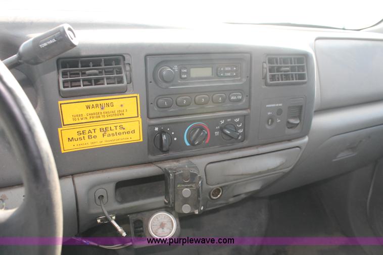 image for item E2926 2003 Ford F250 XL SuperCab pickup truck