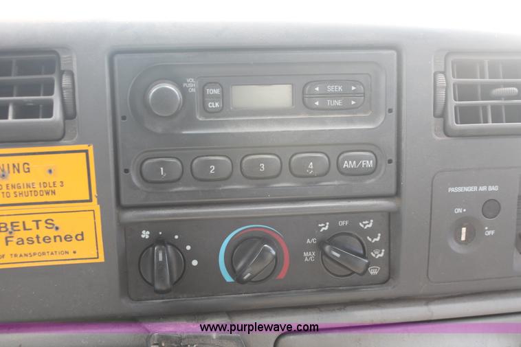 image for item E2926 2003 Ford F250 XL SuperCab pickup truck