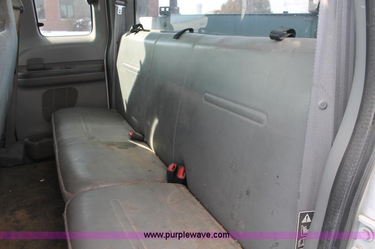 image for item E2926 2003 Ford F250 XL SuperCab pickup truck