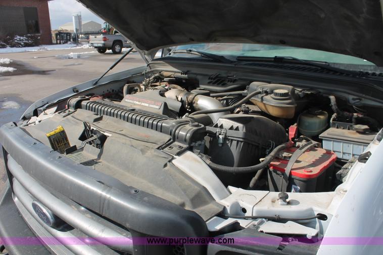 image for item E2926 2003 Ford F250 XL SuperCab pickup truck