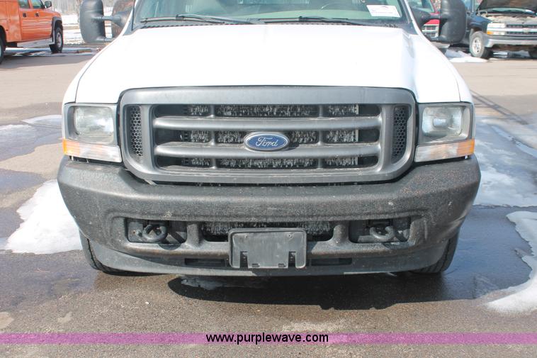 image for item E2926 2003 Ford F250 XL SuperCab pickup truck