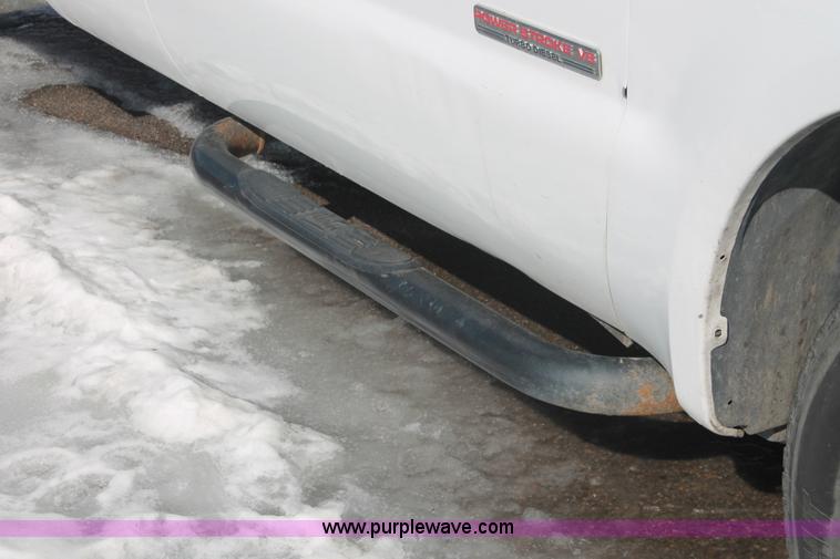 image for item E2926 2003 Ford F250 XL SuperCab pickup truck