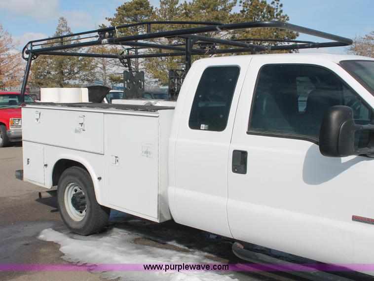image for item E2926 2003 Ford F250 XL SuperCab pickup truck