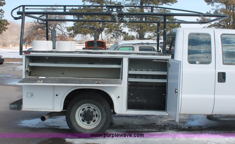 image for item E2926 2003 Ford F250 XL SuperCab pickup truck