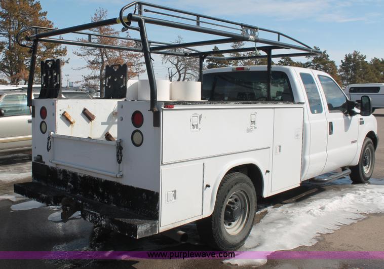 image for item E2926 2003 Ford F250 XL SuperCab pickup truck