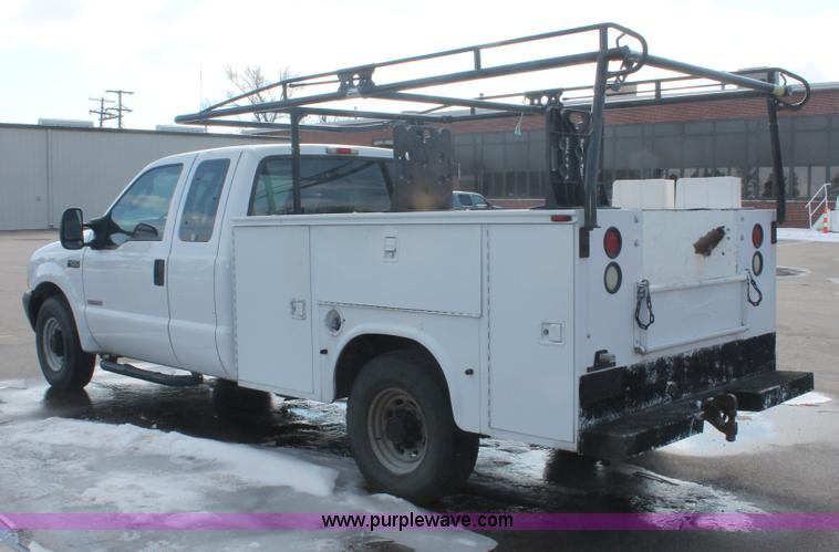 image for item E2926 2003 Ford F250 XL SuperCab pickup truck