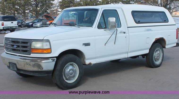 image for item E2927 1993 Ford F250 XL pickup truck