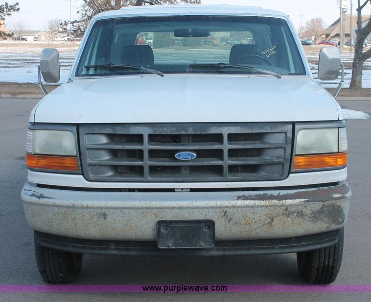 image for item E2927 1993 Ford F250 XL pickup truck