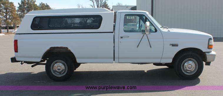 image for item E2927 1993 Ford F250 XL pickup truck