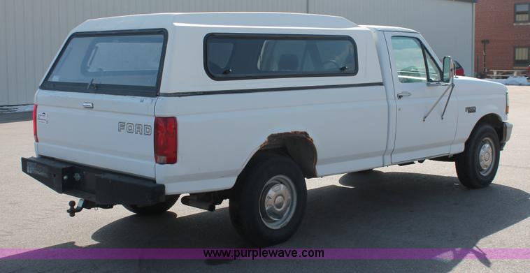 image for item E2927 1993 Ford F250 XL pickup truck