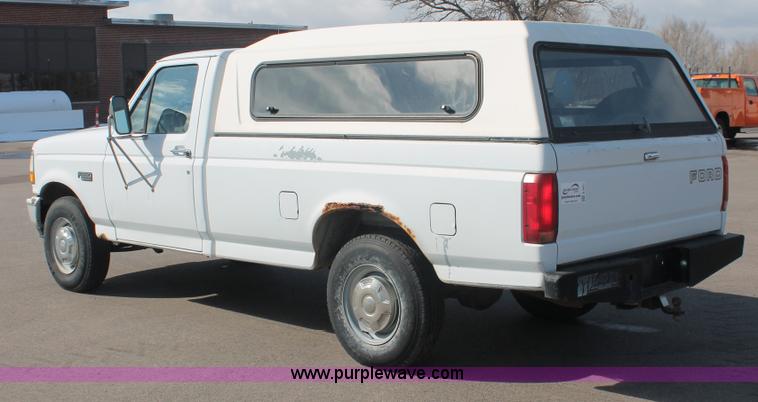 image for item E2927 1993 Ford F250 XL pickup truck