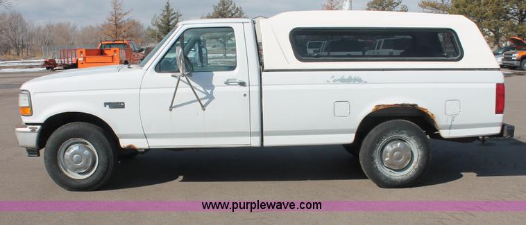 image for item E2927 1993 Ford F250 XL pickup truck