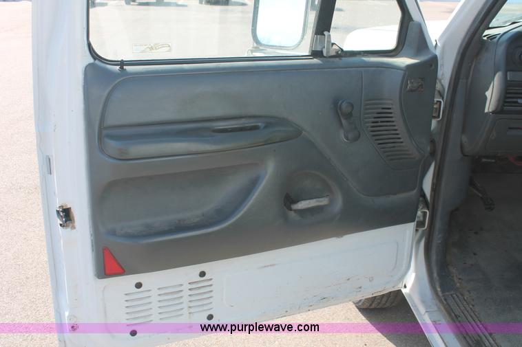 image for item E2927 1993 Ford F250 XL pickup truck