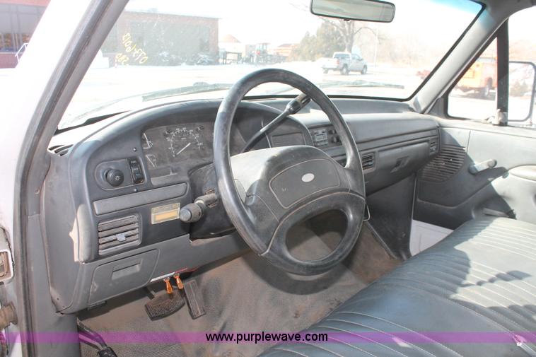 image for item E2927 1993 Ford F250 XL pickup truck