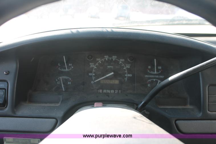 image for item E2927 1993 Ford F250 XL pickup truck