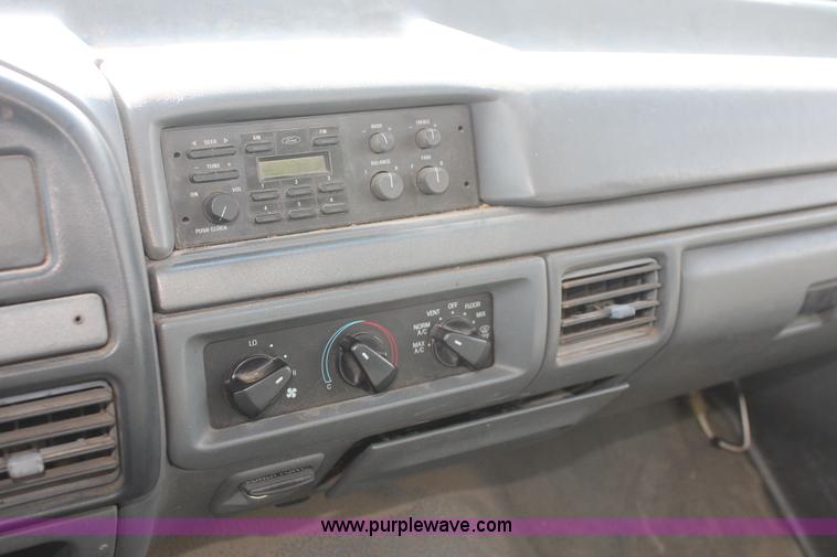 image for item E2927 1993 Ford F250 XL pickup truck