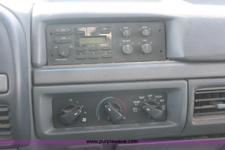 image for item E2927 1993 Ford F250 XL pickup truck