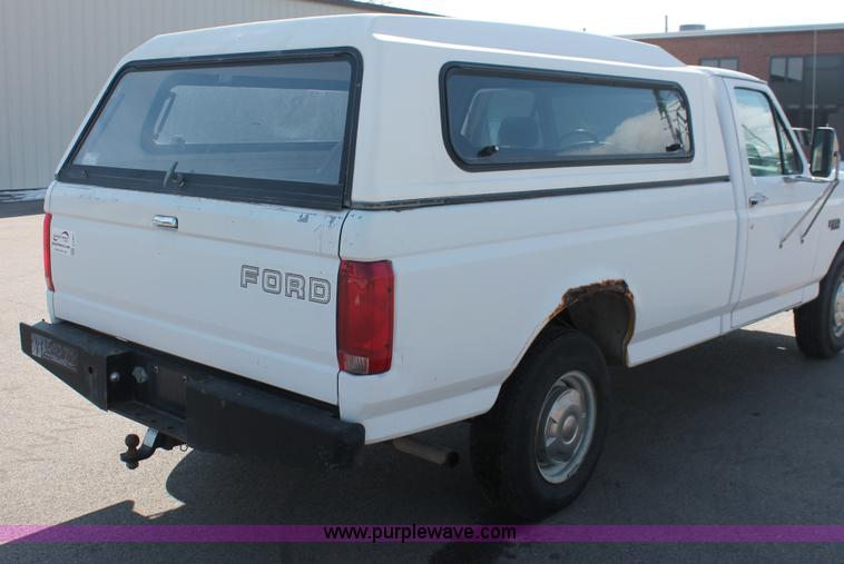 image for item E2927 1993 Ford F250 XL pickup truck