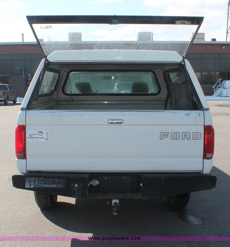 image for item E2927 1993 Ford F250 XL pickup truck