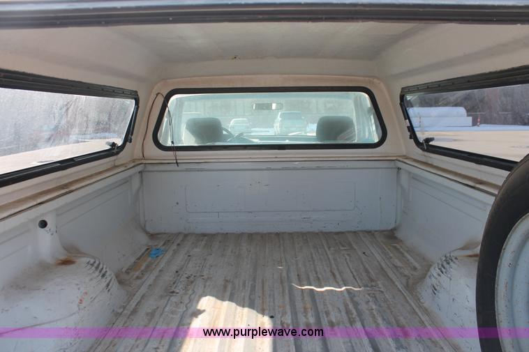 image for item E2927 1993 Ford F250 XL pickup truck