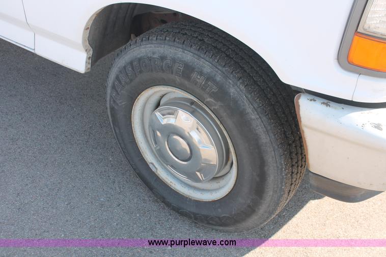 image for item E2927 1993 Ford F250 XL pickup truck