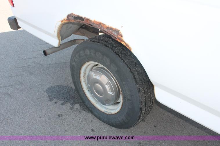 image for item E2927 1993 Ford F250 XL pickup truck