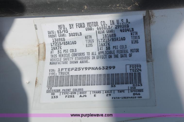 image for item E2927 1993 Ford F250 XL pickup truck