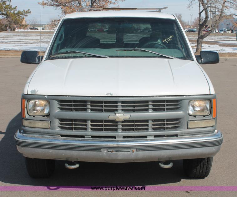 image for item E2929 1997 Chevrolet Suburban C1500 SUV
