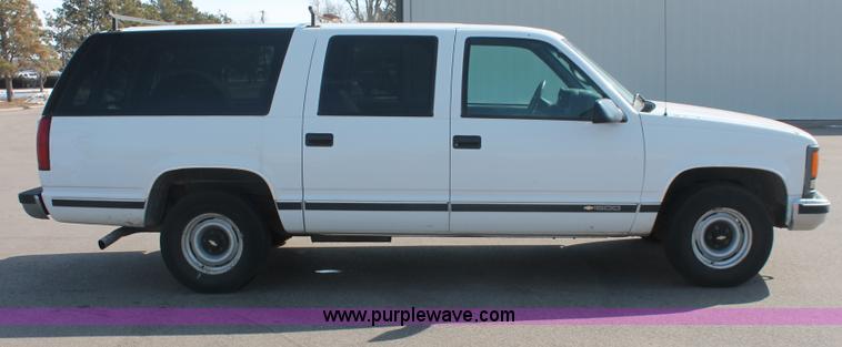 image for item E2929 1997 Chevrolet Suburban C1500 SUV