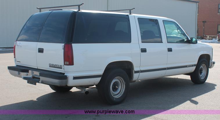 image for item E2929 1997 Chevrolet Suburban C1500 SUV
