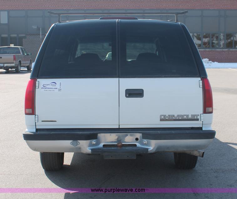 image for item E2929 1997 Chevrolet Suburban C1500 SUV
