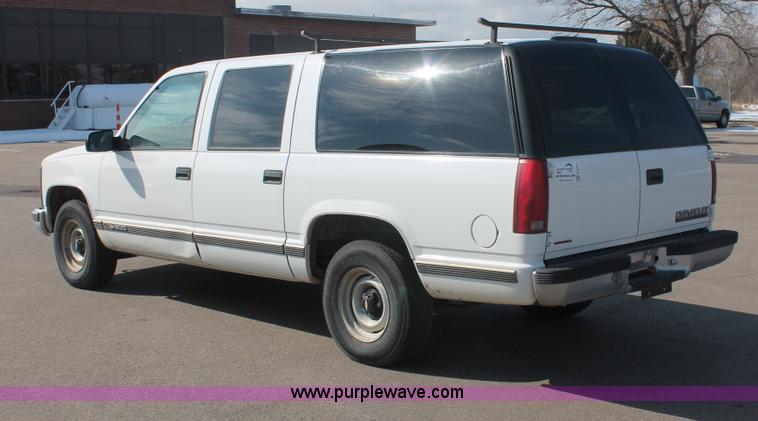 image for item E2929 1997 Chevrolet Suburban C1500 SUV