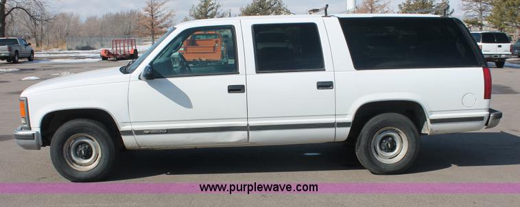 image for item E2929 1997 Chevrolet Suburban C1500 SUV