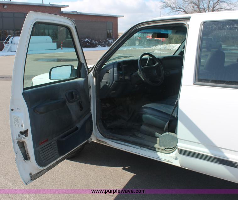 image for item E2929 1997 Chevrolet Suburban C1500 SUV