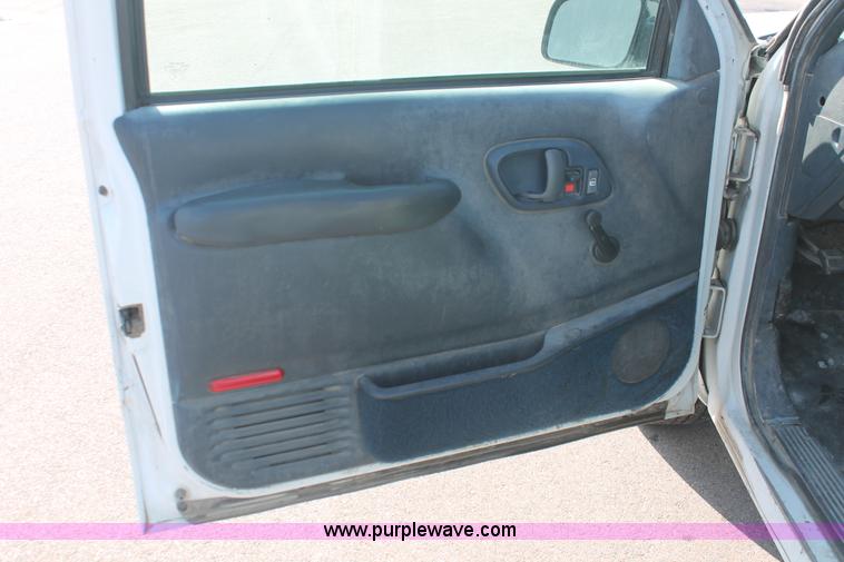 image for item E2929 1997 Chevrolet Suburban C1500 SUV