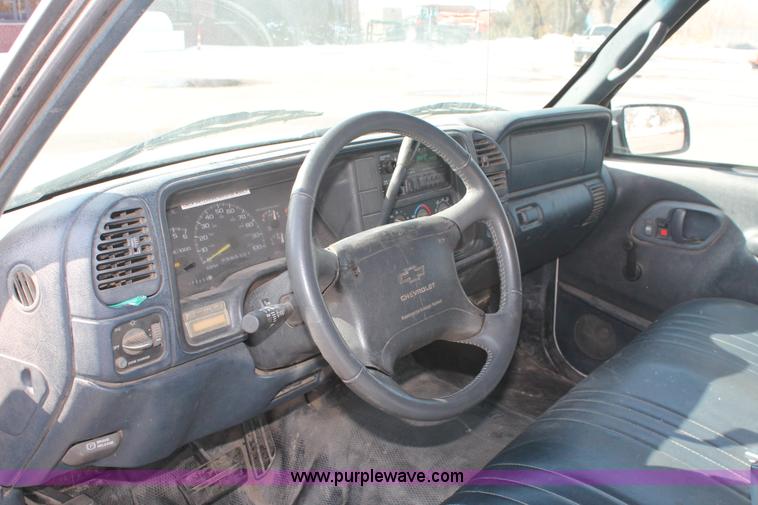 image for item E2929 1997 Chevrolet Suburban C1500 SUV