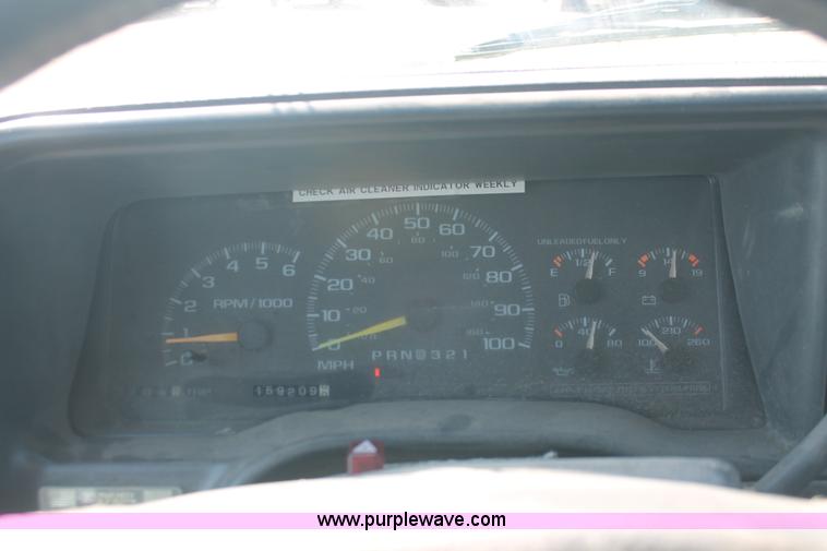 image for item E2929 1997 Chevrolet Suburban C1500 SUV