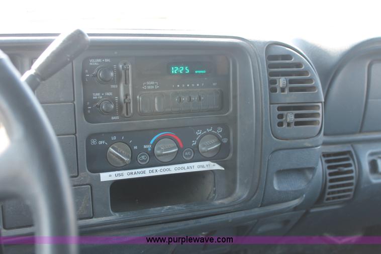 image for item E2929 1997 Chevrolet Suburban C1500 SUV