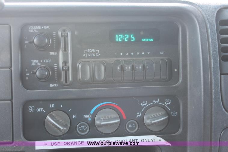 image for item E2929 1997 Chevrolet Suburban C1500 SUV