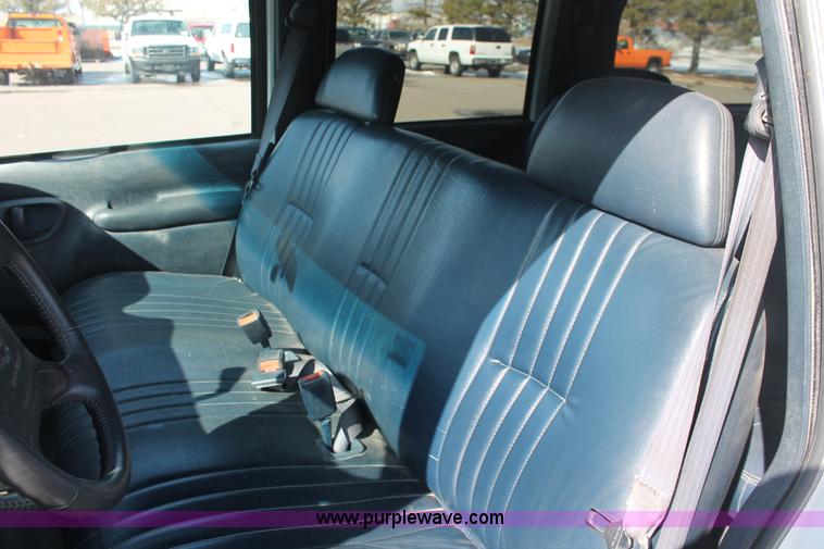 image for item E2929 1997 Chevrolet Suburban C1500 SUV