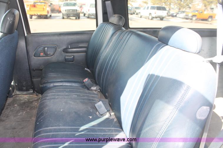 image for item E2929 1997 Chevrolet Suburban C1500 SUV