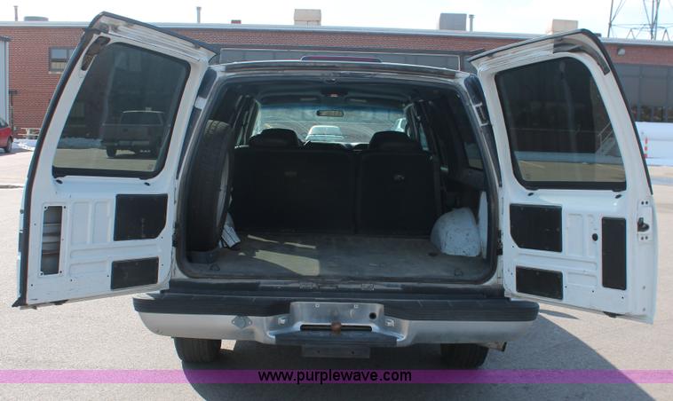 image for item E2929 1997 Chevrolet Suburban C1500 SUV